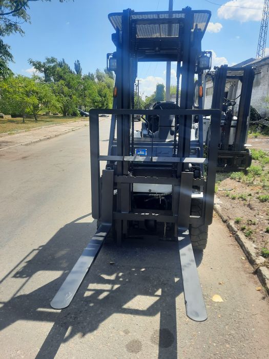 Погрузчик (навантажувач) NISSAN