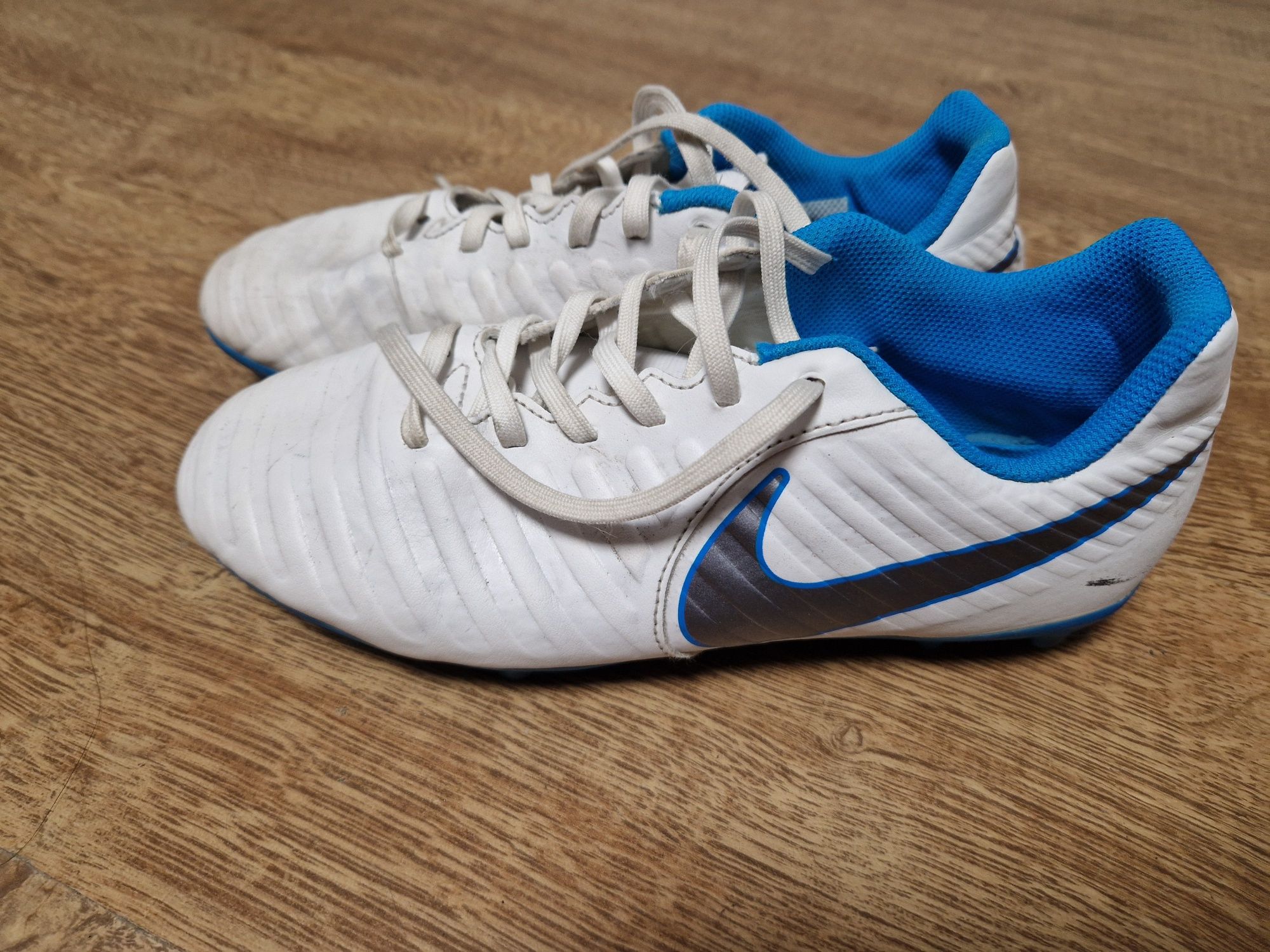 Korki, buty piłkarskie Nike rozmiar 37,5