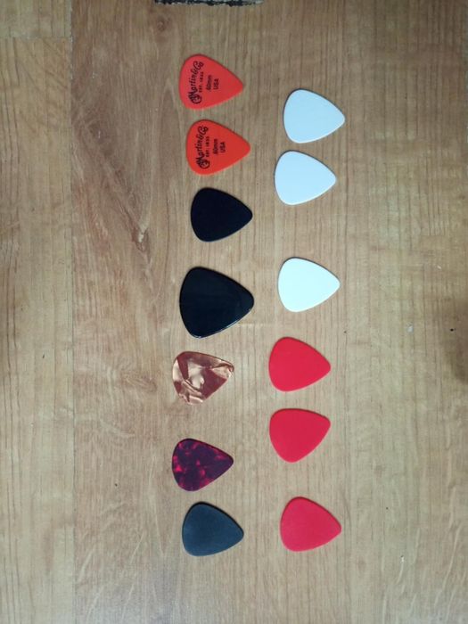 Gitara elektroakustyczna Cort + zestaw akcesoriów