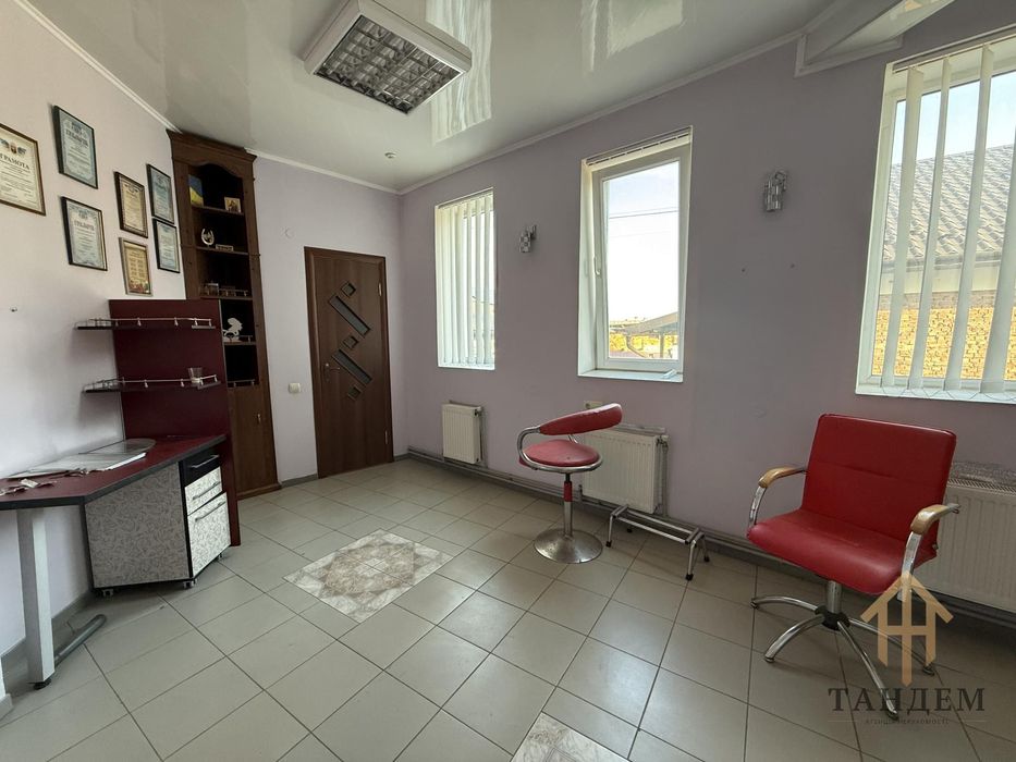 Продаж фасадного приміщення в Смиківцях (біля Тернополя)