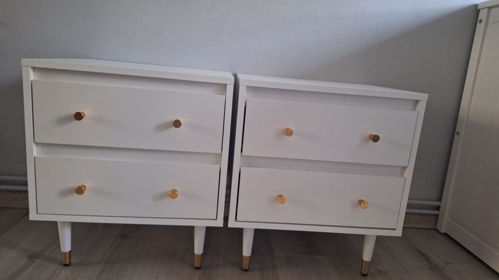 Dwie szafki nocne białe ze złotymi dodatkami glamour