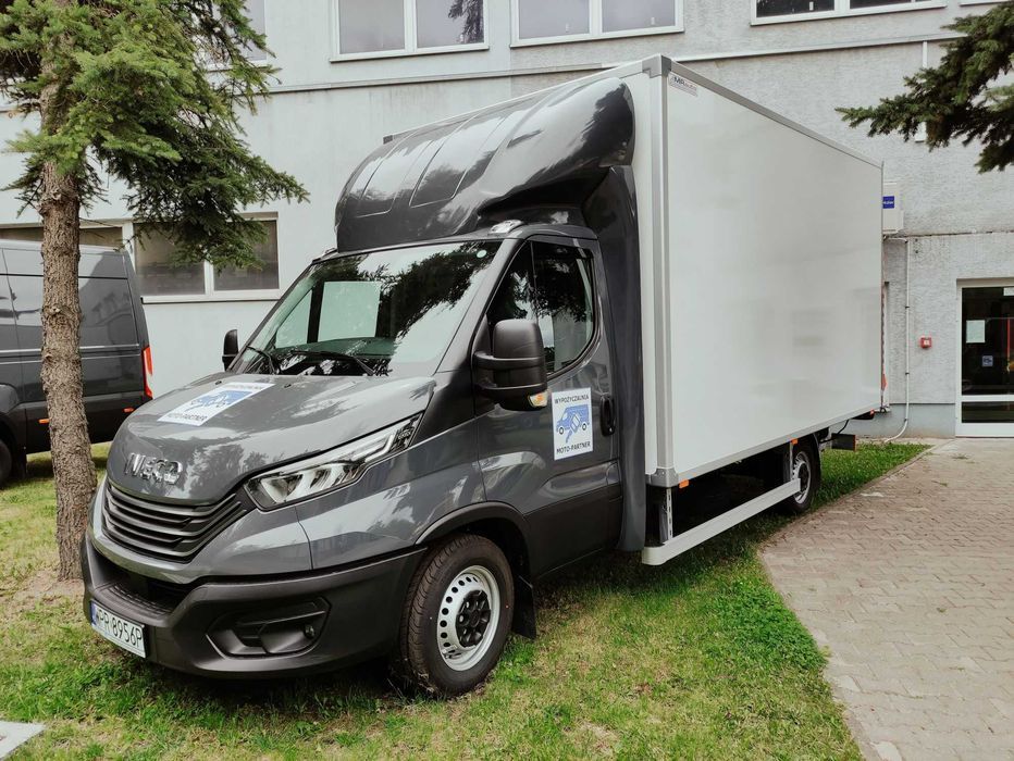 Wynajem busa Kontener 50C18/Winda/Dostawczy/8EP/paleciak Iveco Daily