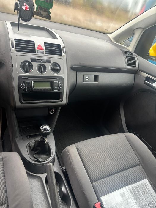 Touran Volkswagen 2009 uszkodzony