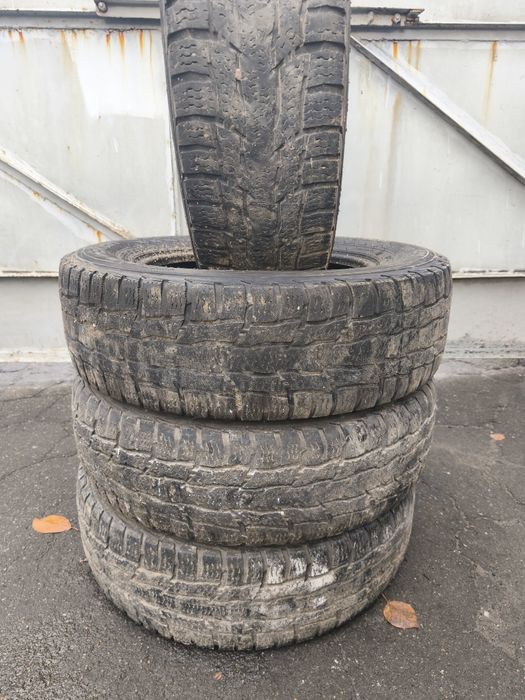 Продам зимнюю резину nokian 195 75 r16c