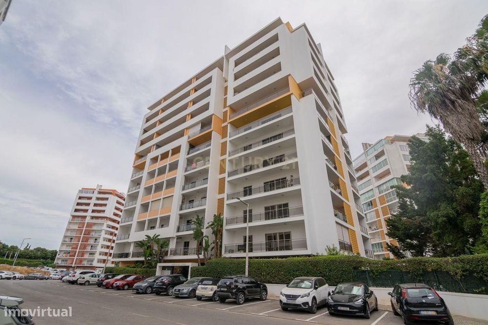 Apartamento T3 com Piscina e Garagem no Edifício Titã Praia da Rocha