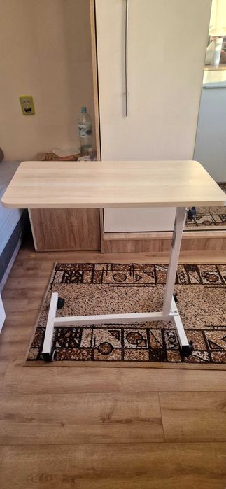 Stolik przyłóżkowy