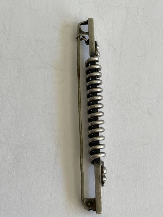 Broszka srebrna spreżyna