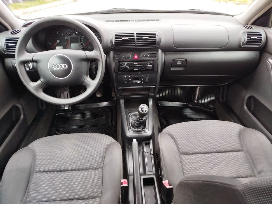 Audi a3 8l 1.6 Benzyna Rok 2002 wersja 5 drzwi 252TYS KM