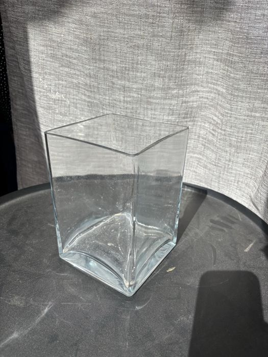 Vaso quadrangular em vidro