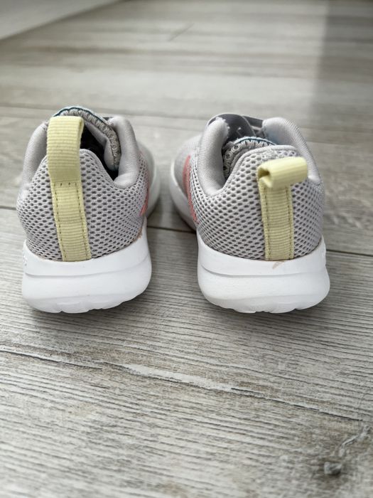 Adidasy dziewczece 19