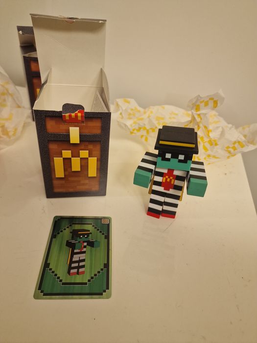 Brinquedo McDonald's coleção Minecraft com skin
