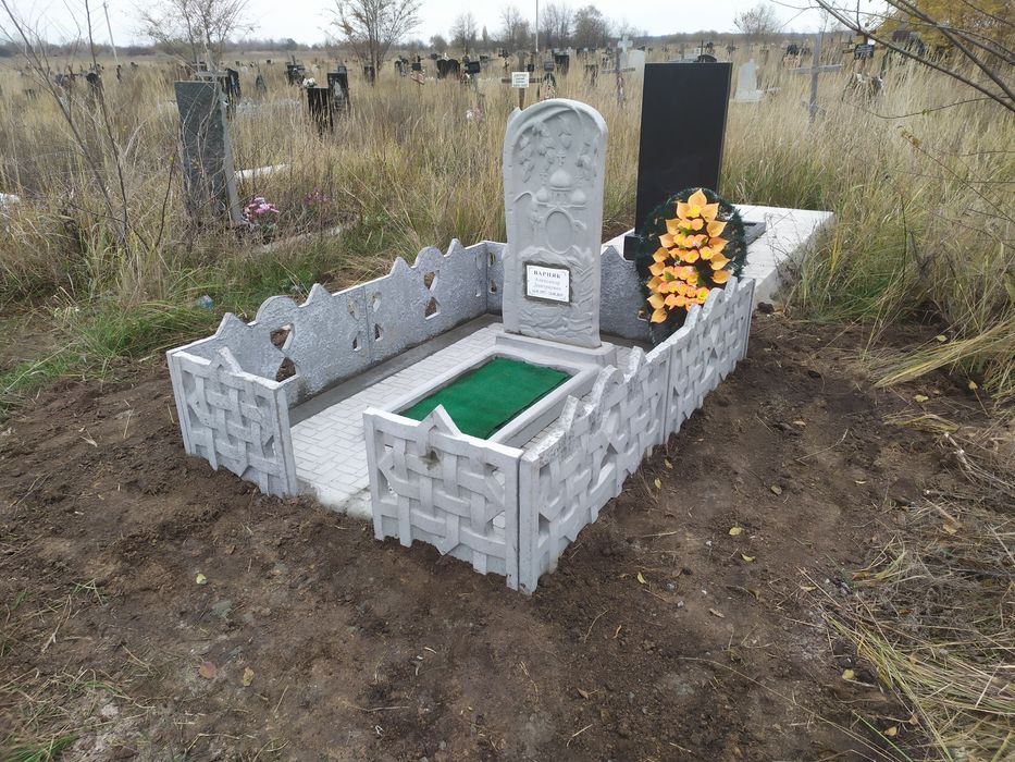 Памятники из бетона от 2200 Днепр