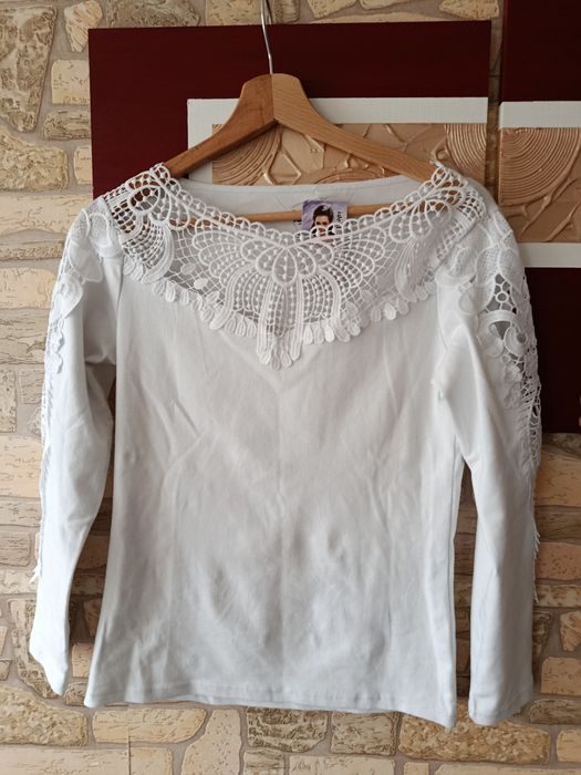 Ideal biała bluzka z gipiurą