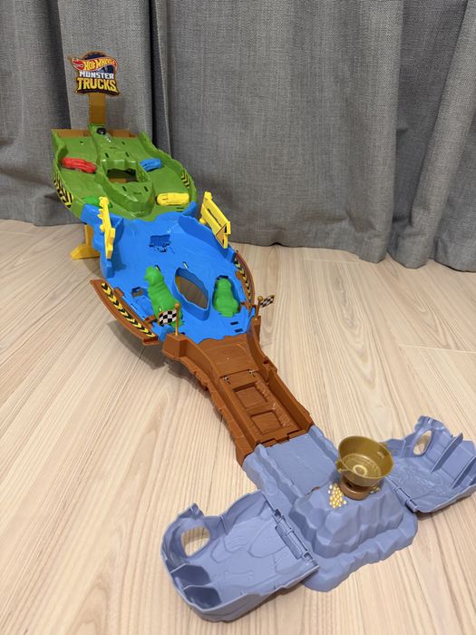 Трек Хотвілс Hot Wheels Monster Trucks Wreckin Raceway (HGV12/HJG32)