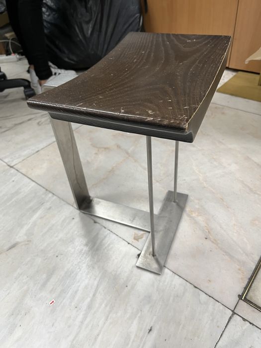 Banquinho de madeira maciça( de loja )