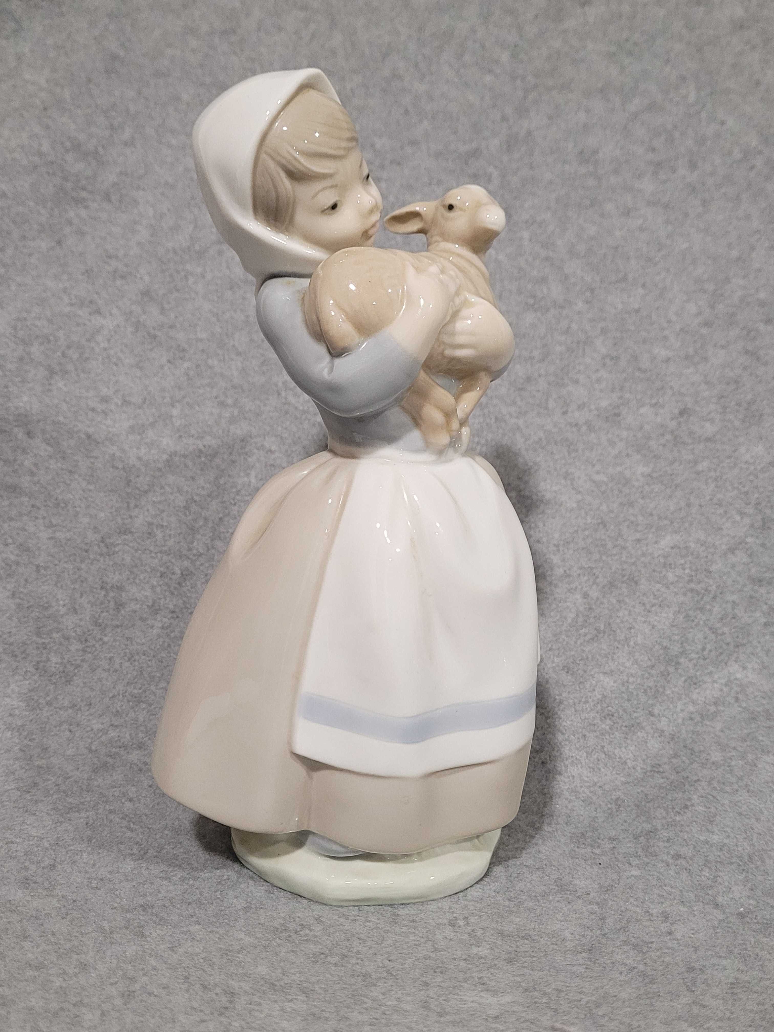 Статуэтка " Девочка с ягненком " Nao Lladro Испания .21 cм