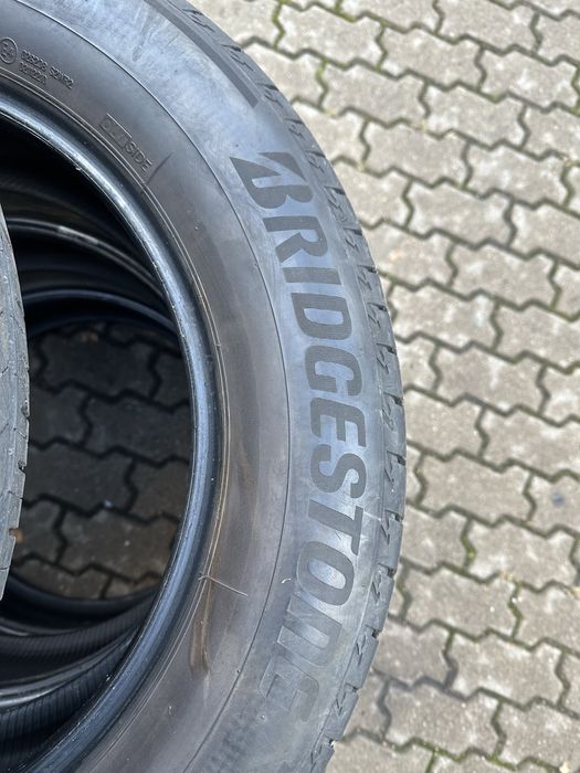 235/60R18 Bridgestone Lexus NX