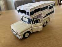 Model Chevrolet pickup camper 1:24