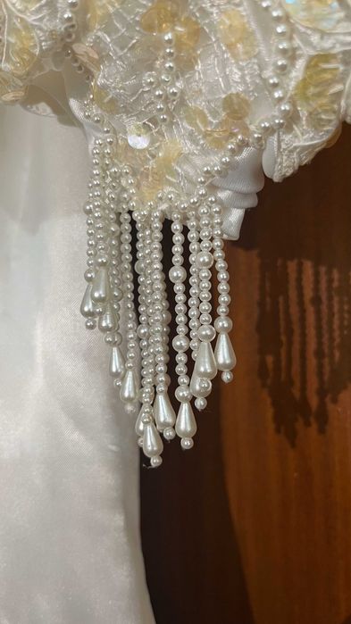 Vestido de noiva clássico de cauda longa