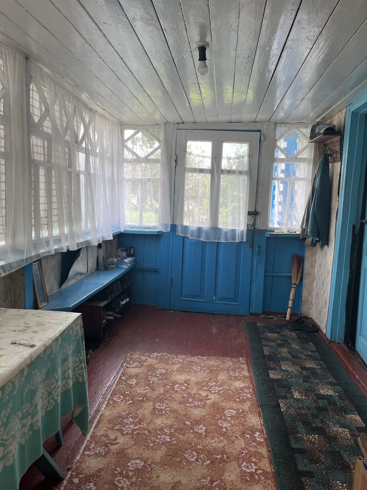 Продам 2/3 будинку в селі Ревне