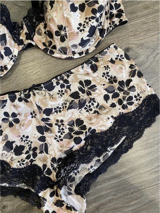 Жіночій комплект нижньої білизни бюстгальтер 90с