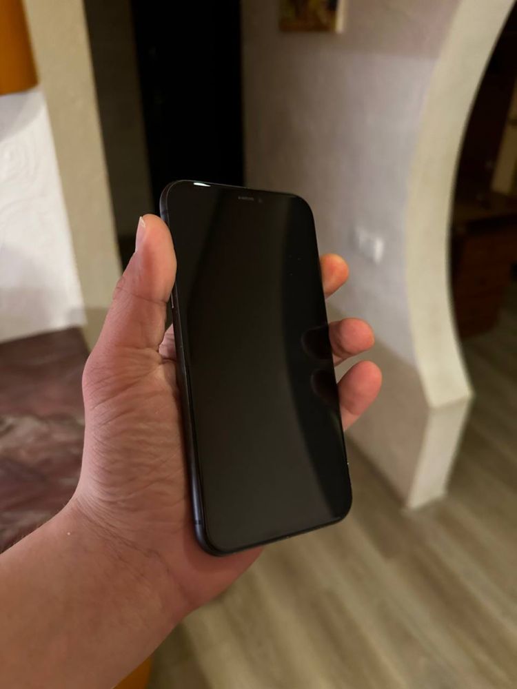 Продам Iphone 11