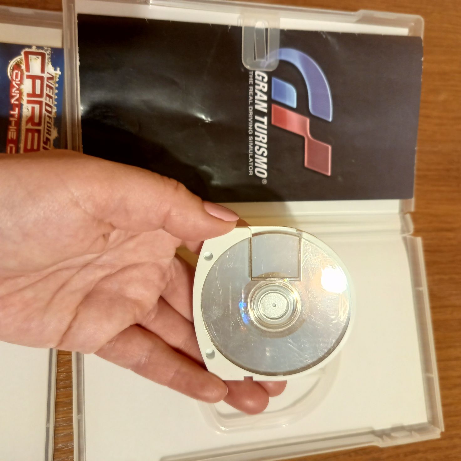 Gry na PSP -  Gran Turismo, NfS Carbon