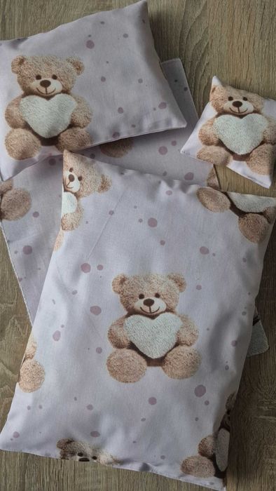 Pościel dla lalki do wózka łóżeczka kołyski 4 ellem miś z serduszkiem