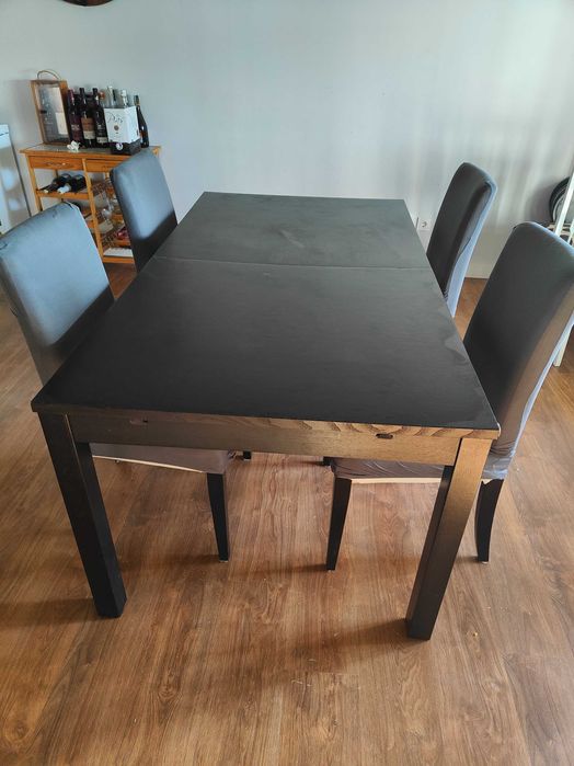 Vendo mesa com 4 cadeiras