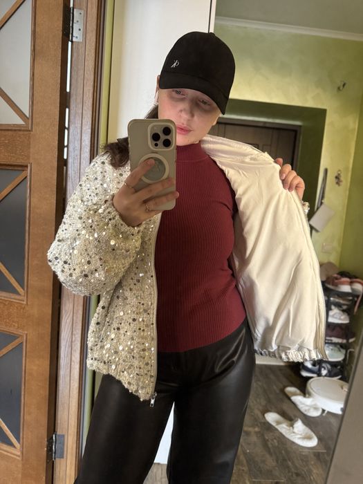 Куртка бомбер з паєтками