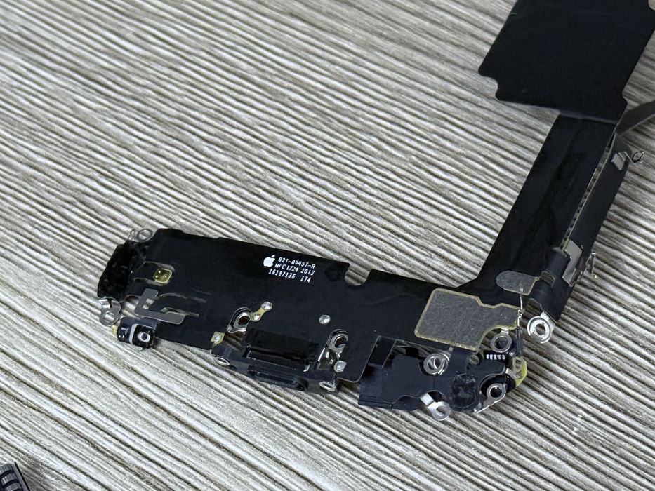 Apple iPhone 15 Pro oryginalna taśma ładowania dock gniazdo złącze