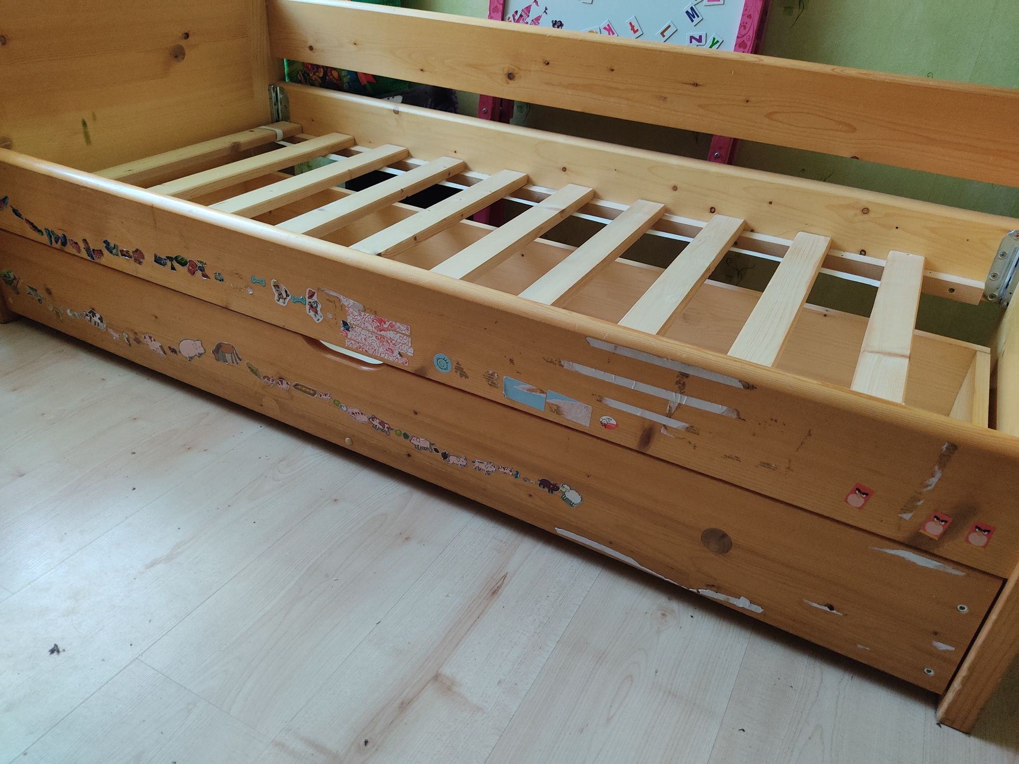 Sosnowe drewniane łóżko dziecięce łóżeczko z materacem 70x160