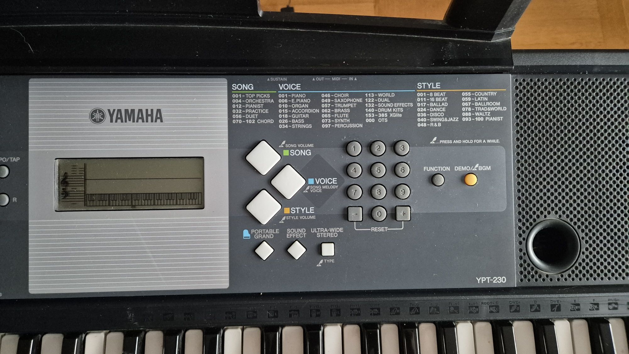 YAMAHA YPT-230 Keyboard plus stojak