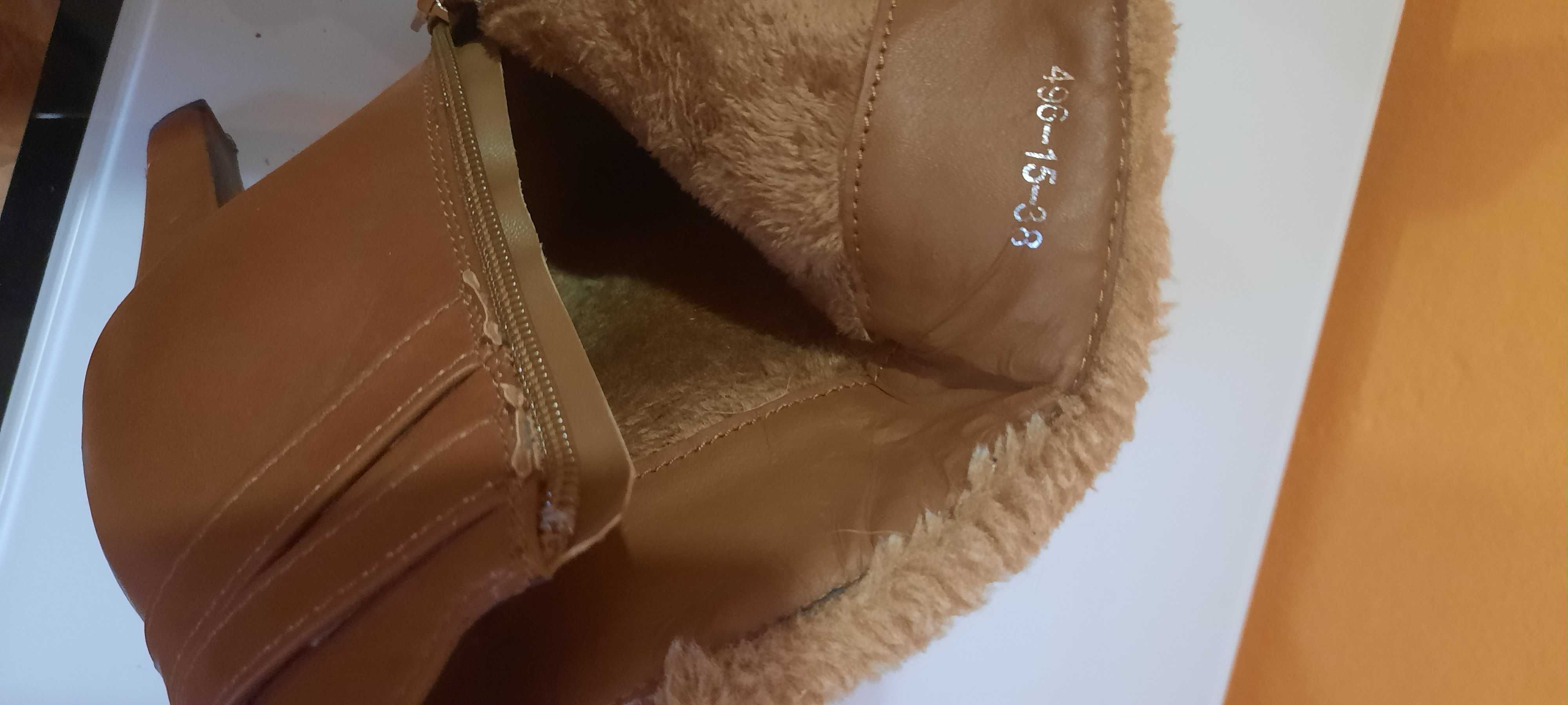 Botas Forradas em pêlo. Salto alto Tam.38