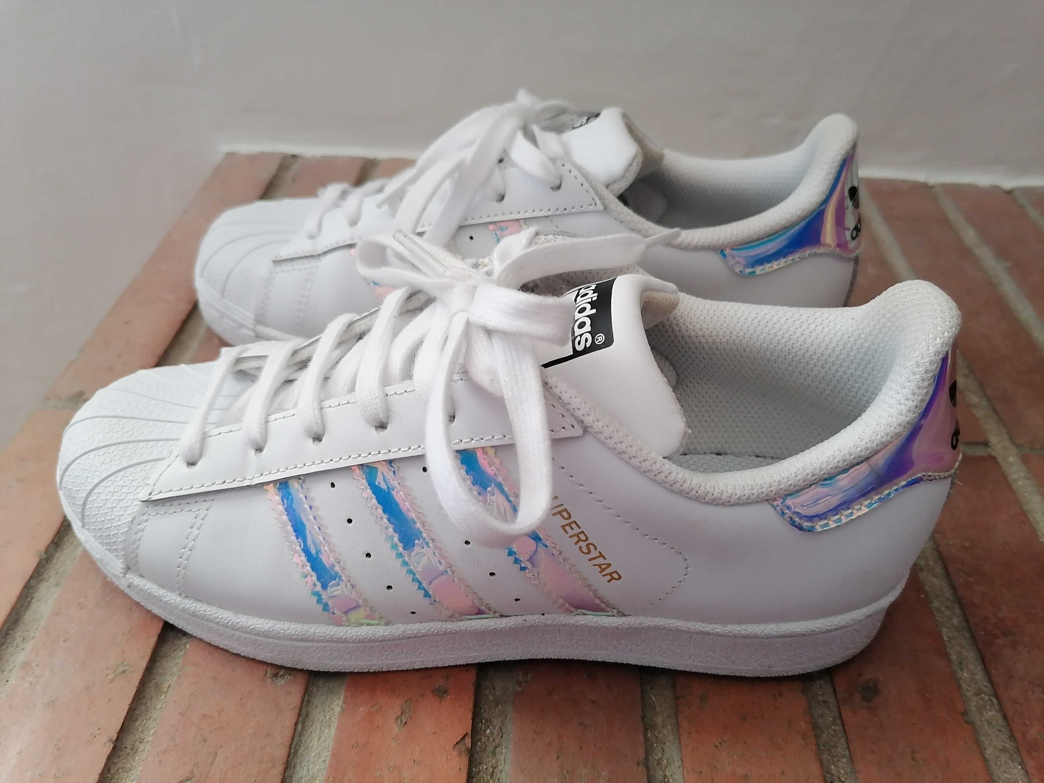 Sapatilha Adidas superstar holografico