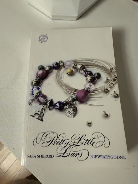 Książka „Pretty Little Liars”
