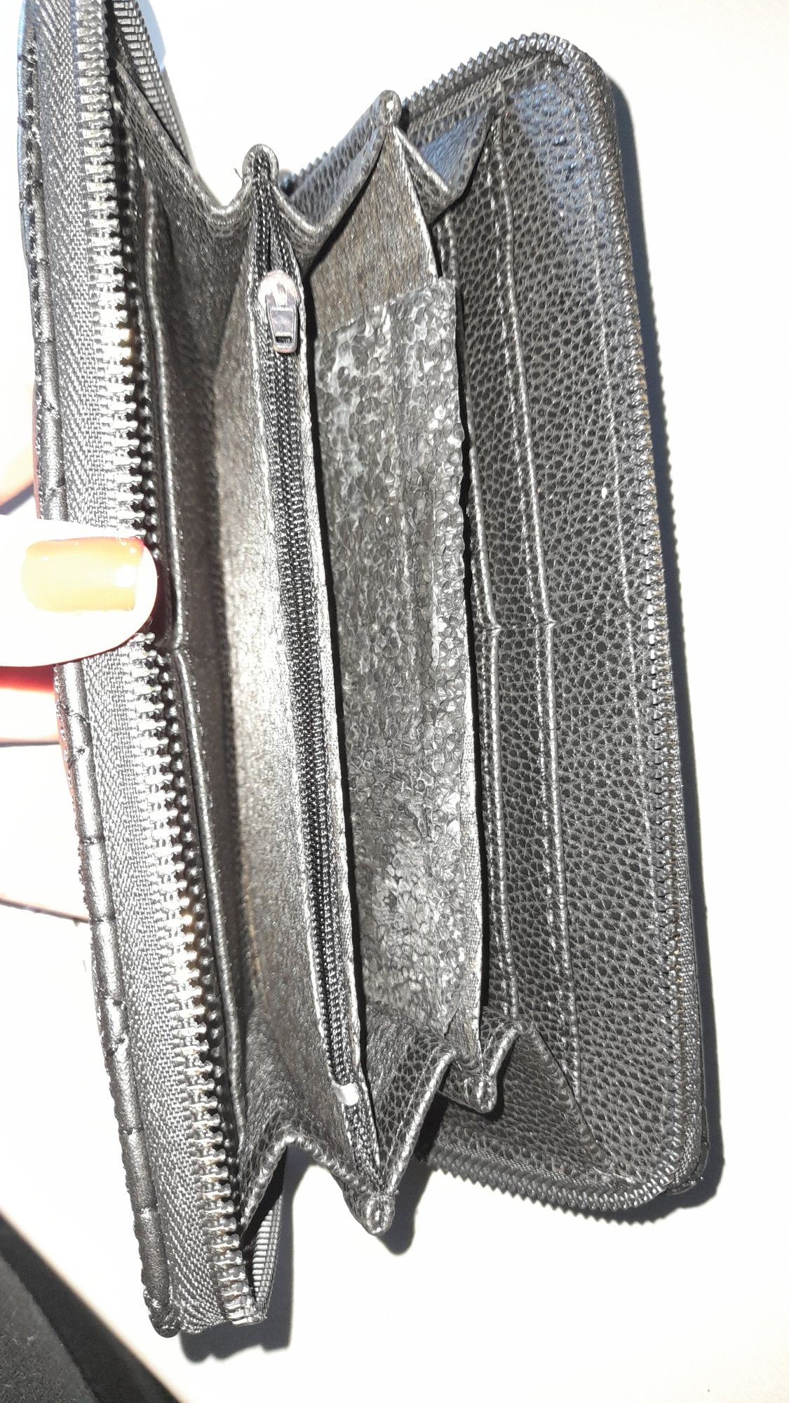 Czarny pikowany portfel Dior