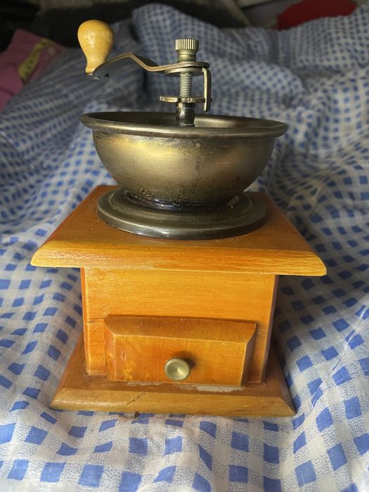 Ręczny młynek do kawy