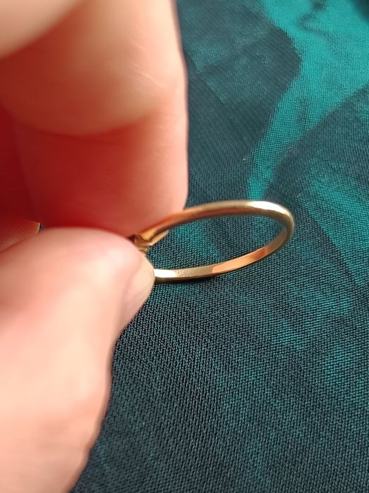 Pierścionek złoty 3 kamienie, Jubiler Yes, roz13, pr585