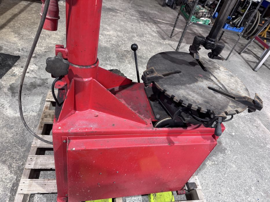 Maquina de pneus Facon