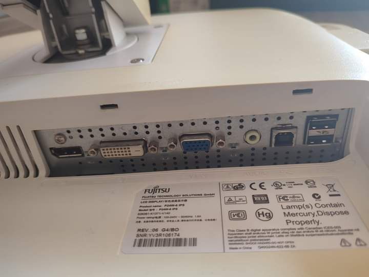 Monitor 24 cali Fujitsu IPS VGA DVI