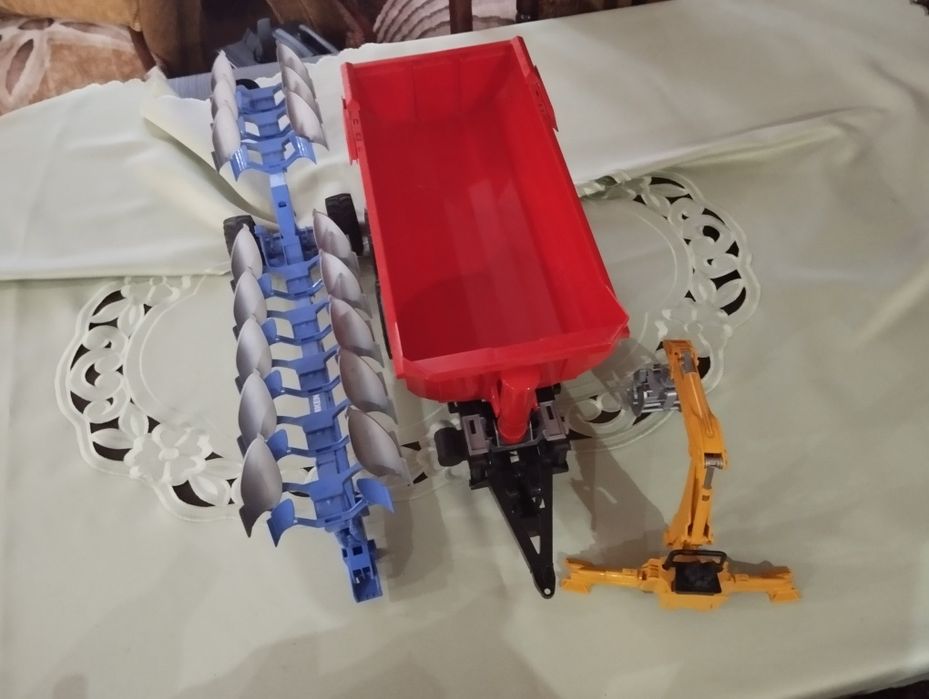 Zabawki bruder kombajn , przyczepa