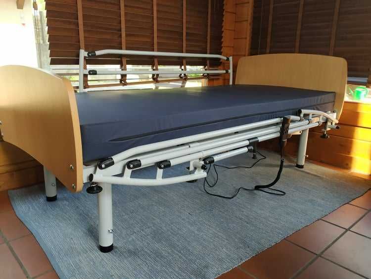 Cama articulada hospitalar eléctrica COMPLETA - 2a Mão