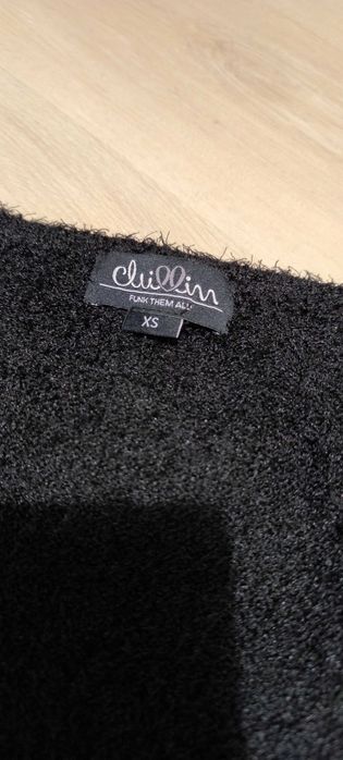 Czarny sweterek damski XS Chillin