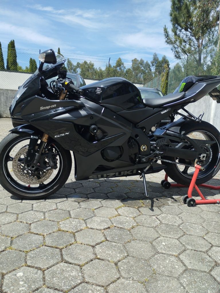 Suzuki GSXR 1000 K6