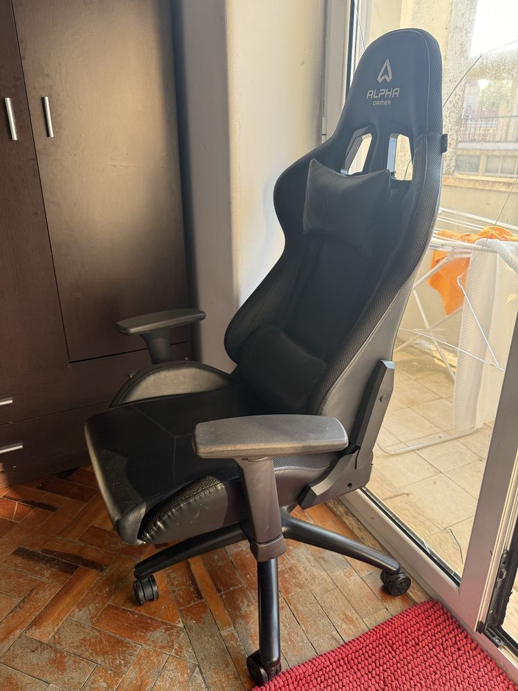 Vende-se cadeira gamer da Alpha Gamer.