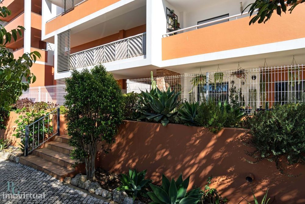 Apartamento T3 com garagem e dois excelentes terraços em Portimão