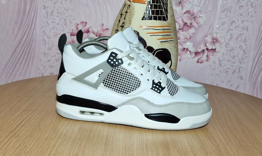 Кроссовки Air Jordan 4 Retro (40 размер)