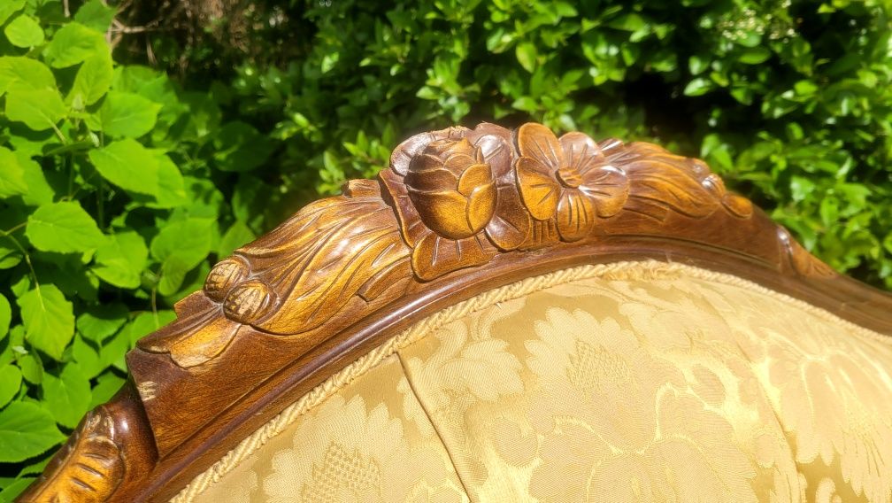 Sofa w stylu Ludwika – mebel z duszą