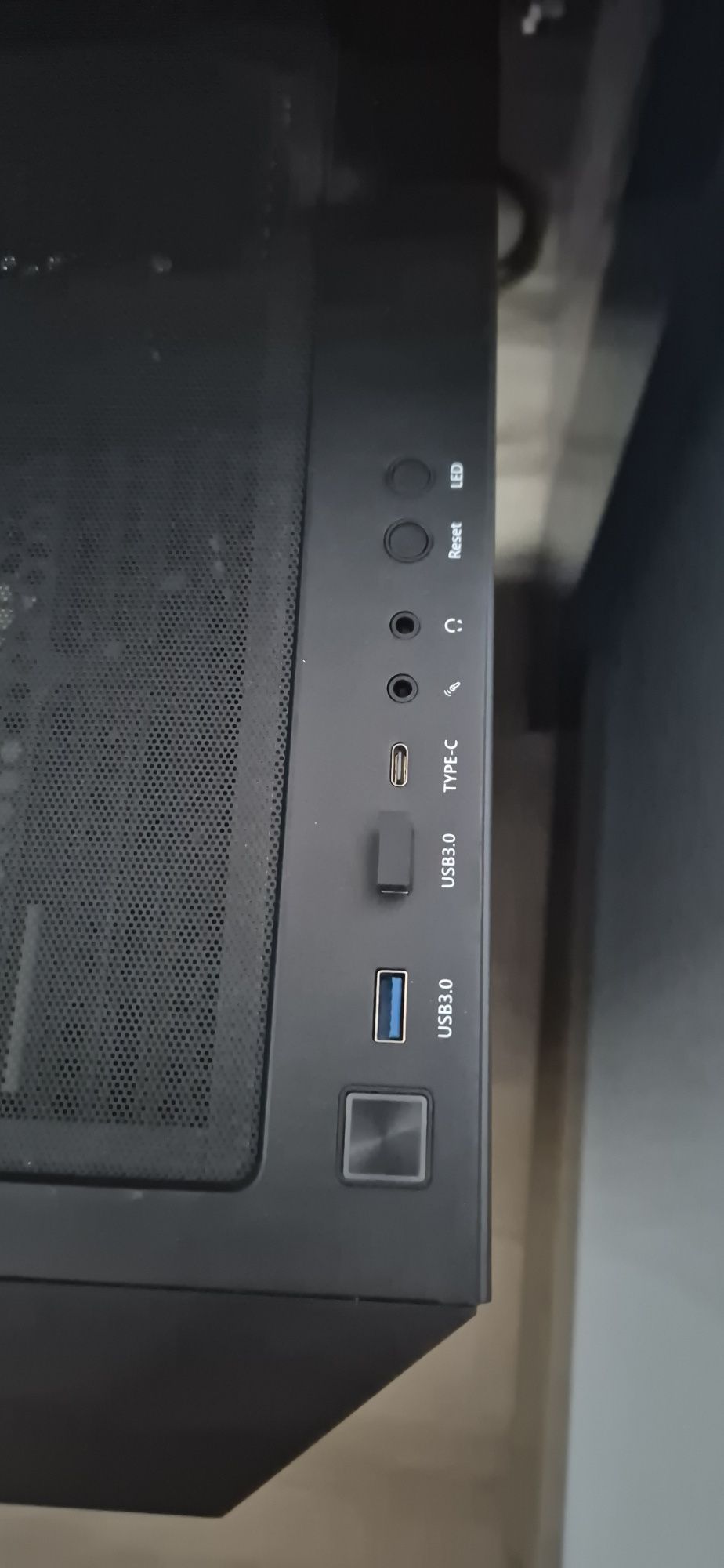 Komputer gamingowy z monitorem 34 cali karta graf. 16gb procesor AMD
